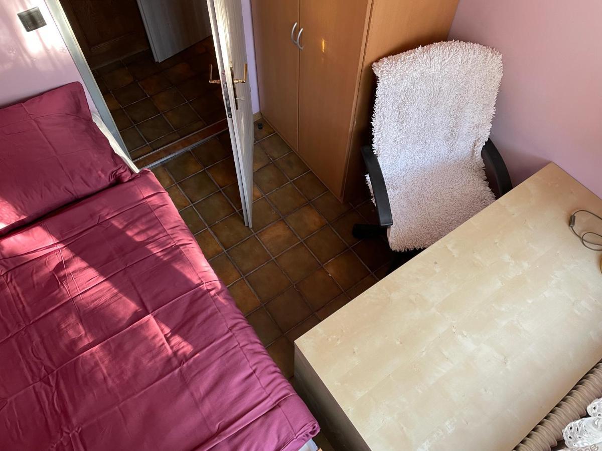 Suburb Hostel พัวคาร์สดอร์ฟ ภายนอก รูปภาพ